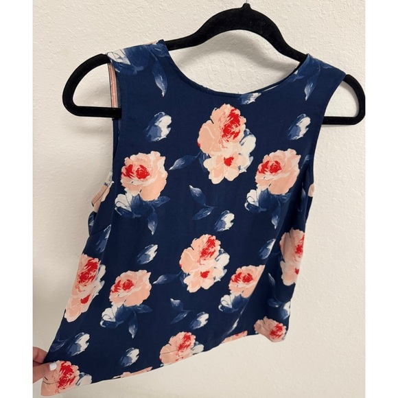 Floral Sleeveless Top - Picture 3 of 4